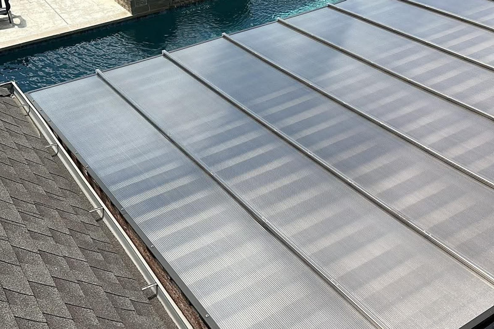 Full span over a pool and spa